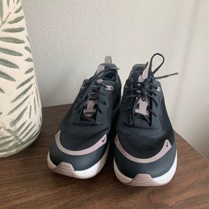 Nike Air Max Dia Sneakers